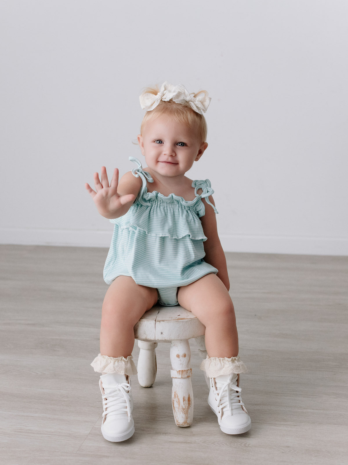 •	Baby wearing mint blue organic cotton romper – Beauwa Baby
	•	Celeste organic cotton romper mint blue front view
	•	Soft breathable romper for babies in mint blue
	•	Beauwa Baby organic cotton romper detail photo